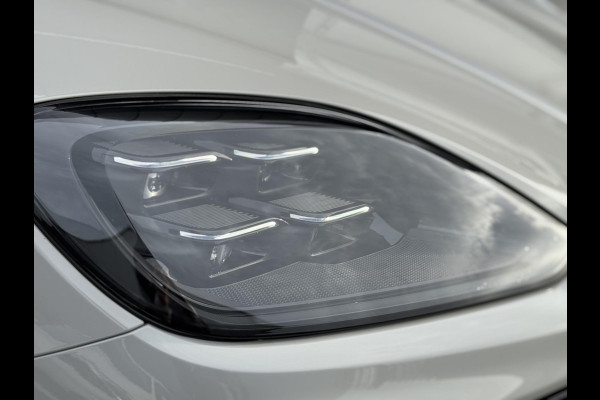 Porsche Cayenne Coupé 3.0 E-Hybrid / Fabrieksgarantie / Matrix Koplampen / 4 Wielbesturing / Chrono Pakket / Leder / Adaptieve Cruise Control / 21 Inch / Trekhaak / Bose / Stoelverwarming voor+achter / Panoramadak / Luchtvering