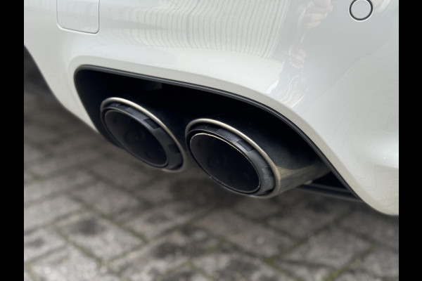 Porsche Cayenne Coupé 3.0 E-Hybrid / Fabrieksgarantie / Matrix Koplampen / 4 Wielbesturing / Chrono Pakket / Leder / Adaptieve Cruise Control / 21 Inch / Trekhaak / Bose / Stoelverwarming voor+achter / Panoramadak / Luchtvering