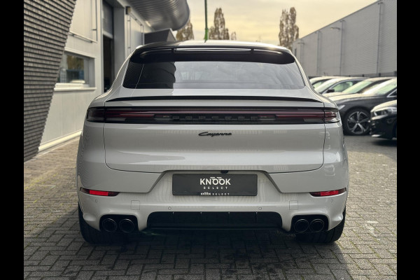 Porsche Cayenne Coupé 3.0 E-Hybrid / Fabrieksgarantie / Matrix Koplampen / 4 Wielbesturing / Chrono Pakket / Leder / Adaptieve Cruise Control / 21 Inch / Trekhaak / Bose / Stoelverwarming voor+achter / Panoramadak / Luchtvering