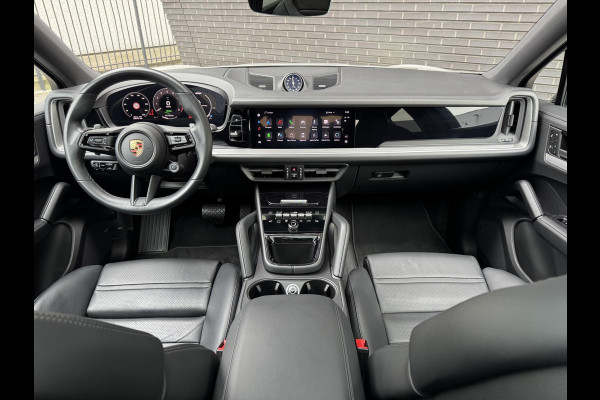 Porsche Cayenne Coupé 3.0 E-Hybrid / Fabrieksgarantie / Matrix Koplampen / 4 Wielbesturing / Chrono Pakket / Leder / Adaptieve Cruise Control / 21 Inch / Trekhaak / Bose / Stoelverwarming voor+achter / Panoramadak / Luchtvering
