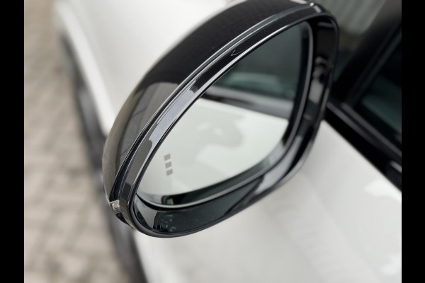 Porsche Cayenne Coupé 3.0 E-Hybrid / Fabrieksgarantie / Matrix Koplampen / 4 Wielbesturing / Chrono Pakket / Leder / Adaptieve Cruise Control / 21 Inch / Trekhaak / Bose / Stoelverwarming voor+achter / Panoramadak / Luchtvering