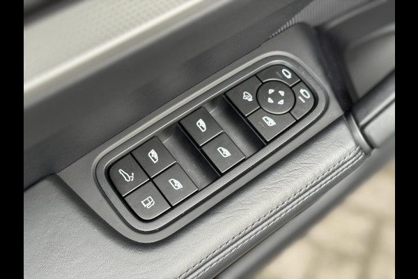 Porsche Cayenne Coupé 3.0 E-Hybrid / Fabrieksgarantie / Matrix Koplampen / 4 Wielbesturing / Chrono Pakket / Leder / Adaptieve Cruise Control / 21 Inch / Trekhaak / Bose / Stoelverwarming voor+achter / Panoramadak / Luchtvering