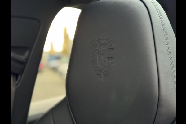 Porsche Cayenne Coupé 3.0 E-Hybrid / Fabrieksgarantie / Matrix Koplampen / 4 Wielbesturing / Chrono Pakket / Leder / Adaptieve Cruise Control / 21 Inch / Trekhaak / Bose / Stoelverwarming voor+achter / Panoramadak / Luchtvering