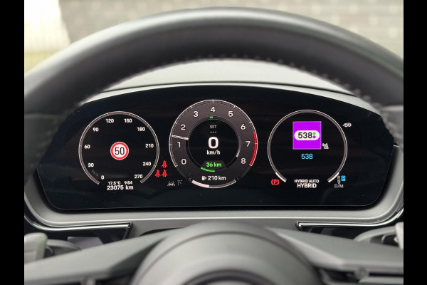 Porsche Cayenne Coupé 3.0 E-Hybrid / Fabrieksgarantie / Matrix Koplampen / 4 Wielbesturing / Chrono Pakket / Leder / Adaptieve Cruise Control / 21 Inch / Trekhaak / Bose / Stoelverwarming voor+achter / Panoramadak / Luchtvering