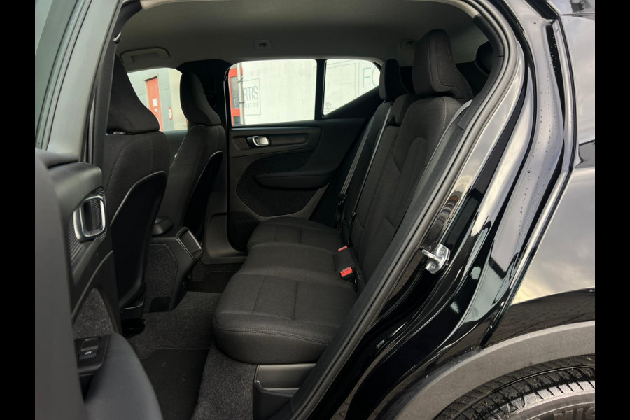 Volvo XC40 1.5 T2 Momentum Core NL AUTO | DEALER ONDERH | WEGKLAPBARE TREKHAAK | CAMERA | CARPLAY |