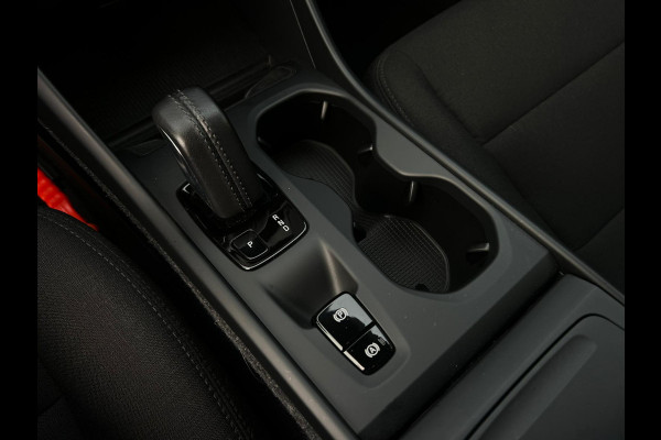 Volvo XC40 1.5 T2 Momentum Core NL AUTO | DEALER ONDERH | WEGKLAPBARE TREKHAAK | CAMERA | CARPLAY |