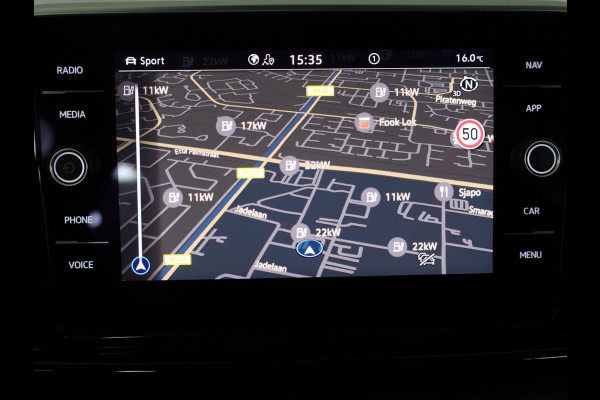 Volkswagen T-Roc 1.5 TSI R-Line 150 PK DSG | Navigatie | Trekhaak afneembaar | ErgoActive Stoel Pakket | Parkeercamera |