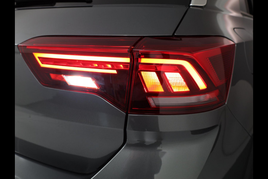 Volkswagen T-Roc 1.5 TSI R-Line 150 PK DSG | Navigatie | Trekhaak afneembaar | ErgoActive Stoel Pakket | Parkeercamera |