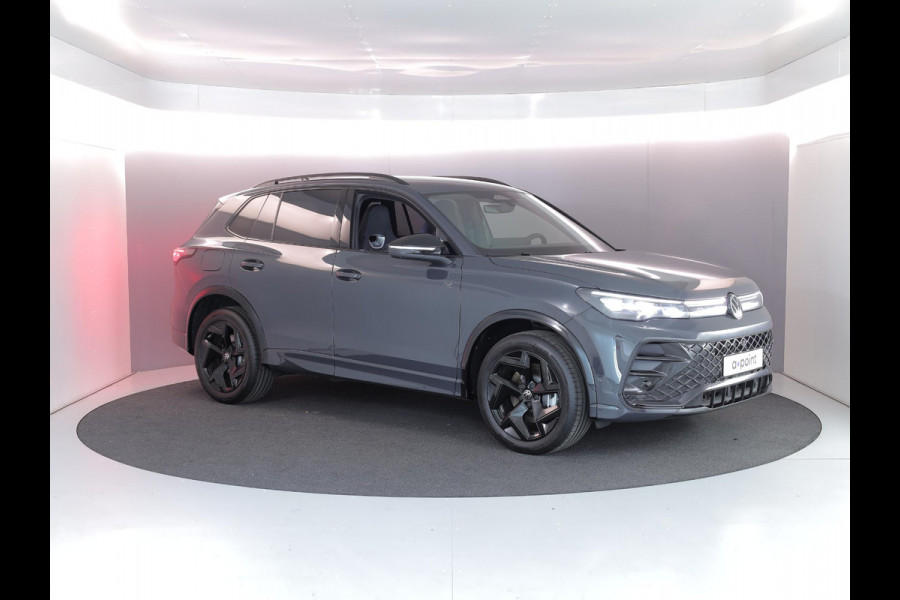 Volkswagen Tiguan 1.5 eHybrid R-Line Edition 272 pk Automaat (DSG) | Verlengde garantie | Navigatie | Parkeersensoren (Park assist) | Rondomzicht camera | Stoelverwarming v/a | Black Style pakket | R-Line |