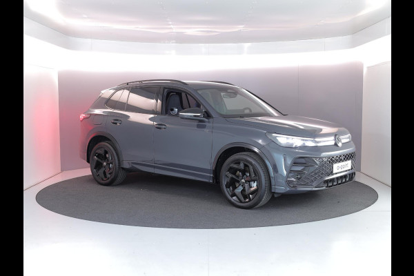 Volkswagen Tiguan 1.5 eHybrid R-Line Edition 272 pk Automaat (DSG) | Verlengde garantie | Navigatie | Parkeersensoren (Park assist) | Rondomzicht camera | Stoelverwarming v/a | Black Style pakket | R-Line |