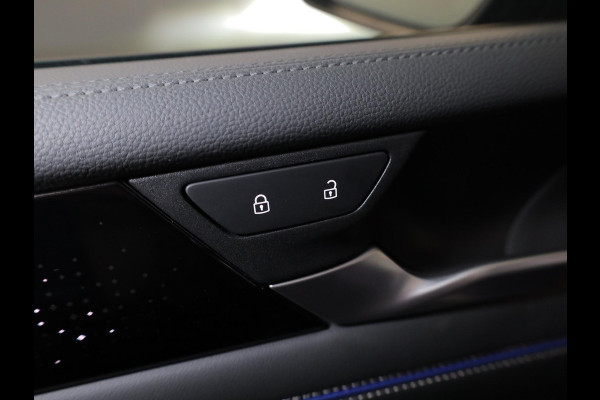 Volkswagen Tiguan 1.5 eHybrid R-Line Edition 272 pk Automaat (DSG) | Verlengde garantie | Navigatie | Parkeersensoren (Park assist) | Rondomzicht camera | Stoelverwarming v/a | Black Style pakket | R-Line |