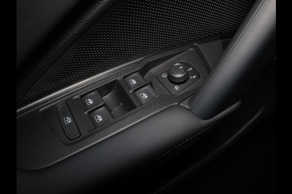 Volkswagen Tiguan 1.5 eHybrid R-Line Edition 272 pk Automaat (DSG) | Verlengde garantie | Navigatie | Parkeersensoren (Park assist) | Rondomzicht camera | Stoelverwarming v/a | Black Style pakket | R-Line |