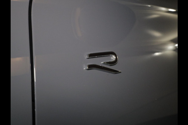 Volkswagen Tiguan 1.5 eHybrid R-Line Edition 272 pk Automaat (DSG) | Verlengde garantie | Navigatie | Parkeersensoren (Park assist) | Rondomzicht camera | Stoelverwarming v/a | Black Style pakket | R-Line |