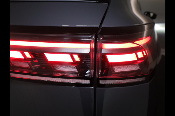 Volkswagen Tiguan 1.5 eHybrid R-Line Edition 272 pk Automaat (DSG) | Verlengde garantie | Navigatie | Parkeersensoren (Park assist) | Rondomzicht camera | Stoelverwarming v/a | Black Style pakket | R-Line |