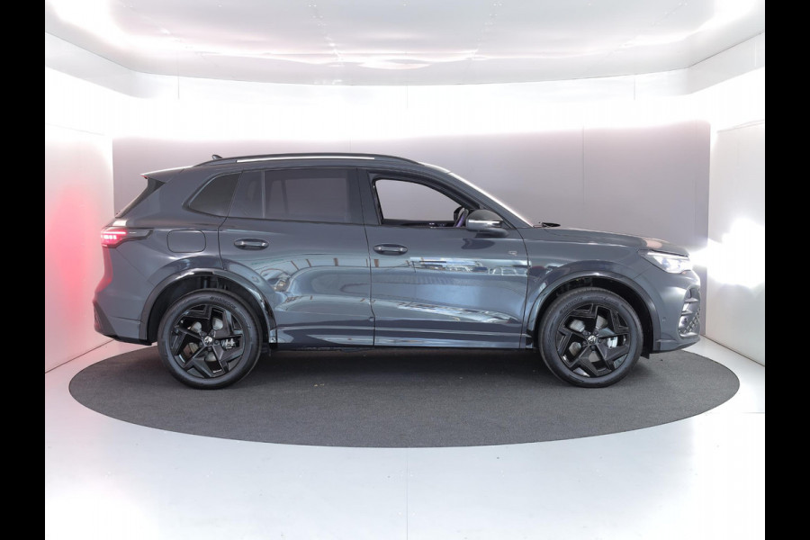 Volkswagen Tiguan 1.5 eHybrid R-Line Edition 272 pk Automaat (DSG) | Verlengde garantie | Navigatie | Parkeersensoren (Park assist) | Rondomzicht camera | Stoelverwarming v/a | Black Style pakket | R-Line |