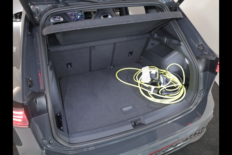 Volkswagen Tiguan 1.5 eHybrid R-Line Edition 272 pk Automaat (DSG) | Verlengde garantie | Navigatie | Parkeersensoren (Park assist) | Rondomzicht camera | Stoelverwarming v/a | Black Style pakket | R-Line |