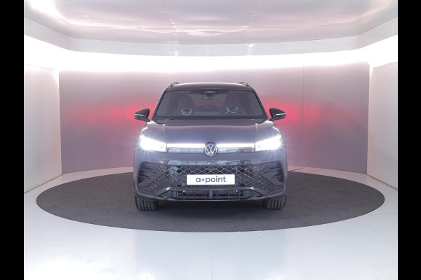 Volkswagen Tiguan 1.5 eHybrid R-Line Edition 272 pk Automaat (DSG) | Verlengde garantie | Navigatie | Parkeersensoren (Park assist) | Rondomzicht camera | Stoelverwarming v/a | Black Style pakket | R-Line |