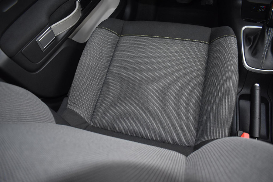 Citroën C3 1.2 PureTech S&S 110 PK Aut. Shine | Panodak | Carplay | Stoelverw. | Incl. garantie