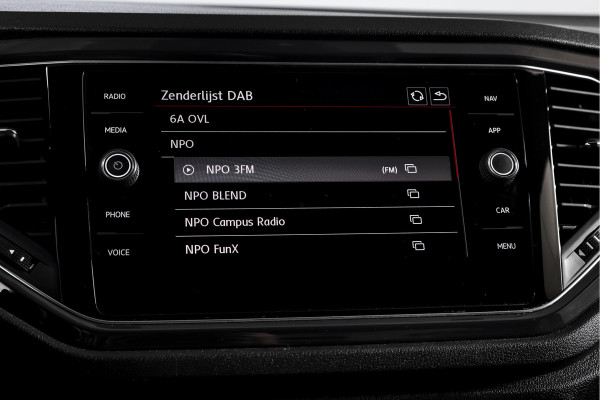 Volkswagen T-Roc 2.0 TSI 190 PK 4Motion Sport - Automaat Orig. NL | S/K-Panodak | Adapt. Cruise | Stoelverw. | PDC | NAV + App. Connect | ECC | Afn. Trekhaak | DAB | LM 17" |