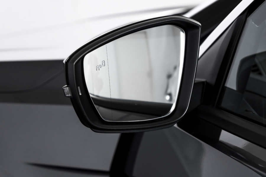 Volkswagen T-Roc 2.0 TSI 190 PK 4Motion Sport - Automaat Orig. NL | S/K-Panodak | Adapt. Cruise | Stoelverw. | PDC | NAV + App. Connect | ECC | Afn. Trekhaak | DAB | LM 17" |