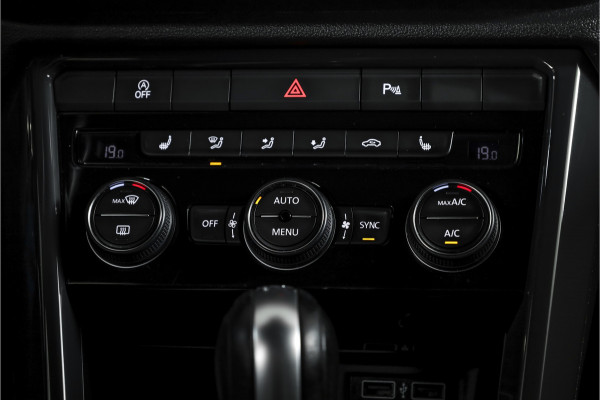 Volkswagen T-Roc 2.0 TSI 190 PK 4Motion Sport - Automaat Orig. NL | S/K-Panodak | Adapt. Cruise | Stoelverw. | PDC | NAV + App. Connect | ECC | Afn. Trekhaak | DAB | LM 17" |