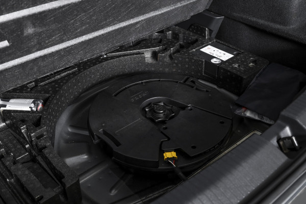 Volkswagen T-Roc 2.0 TSI 190 PK 4Motion Sport - Automaat Orig. NL | S/K-Panodak | Adapt. Cruise | Stoelverw. | PDC | NAV + App. Connect | ECC | Afn. Trekhaak | DAB | LM 17" |