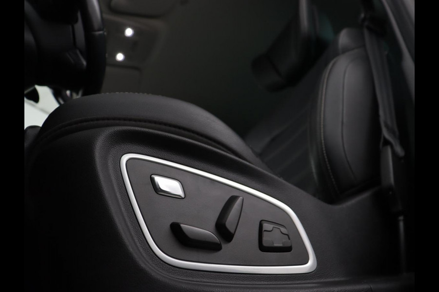 Renault Scénic 1.3 TCe Bose | Leder | Trekhaak | Stoel & stuurverwarming | Head-Up | Camera | Massage | Carplay | Navigatie | Full LED | Park Assist | Climate control | Cruise control