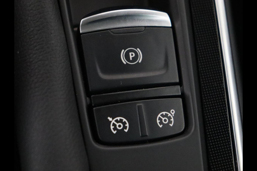 Renault Scénic 1.3 TCe Bose | Leder | Trekhaak | Stoel & stuurverwarming | Head-Up | Camera | Massage | Carplay | Navigatie | Full LED | Park Assist | Climate control | Cruise control