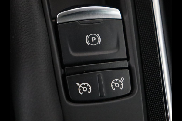 Renault Scénic 1.3 TCe Bose | Leder | Trekhaak | Stoel & stuurverwarming | Head-Up | Camera | Massage | Carplay | Navigatie | Full LED | Park Assist | Climate control | Cruise control