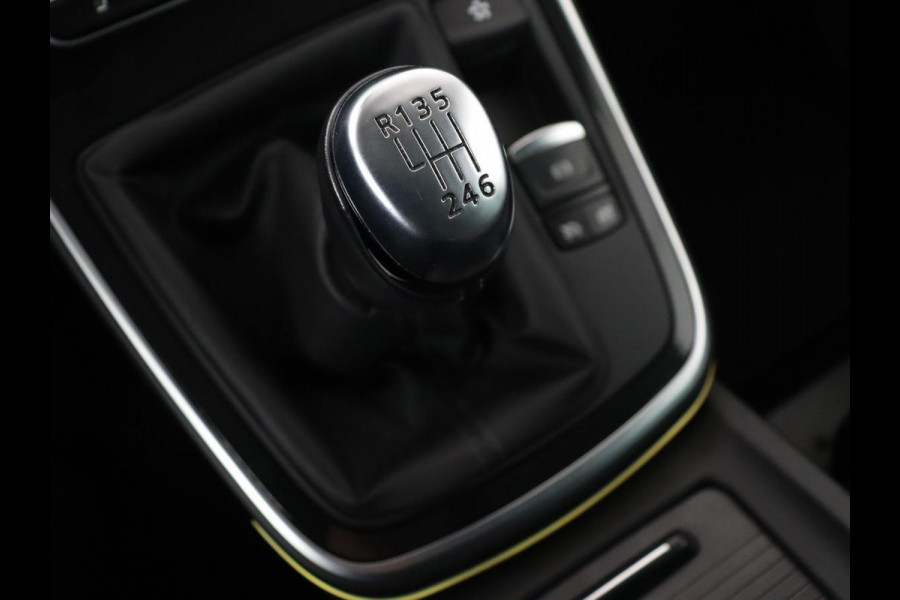 Renault Scénic 1.3 TCe Bose | Leder | Trekhaak | Stoel & stuurverwarming | Head-Up | Camera | Massage | Carplay | Navigatie | Full LED | Park Assist | Climate control | Cruise control