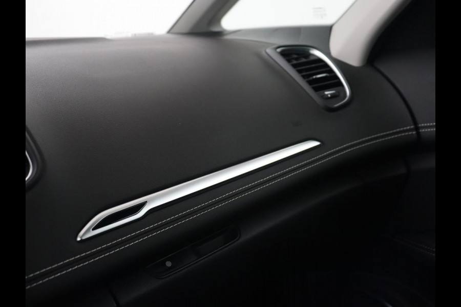 Renault Scénic 1.3 TCe Bose | Leder | Trekhaak | Stoel & stuurverwarming | Head-Up | Camera | Massage | Carplay | Navigatie | Full LED | Park Assist | Climate control | Cruise control