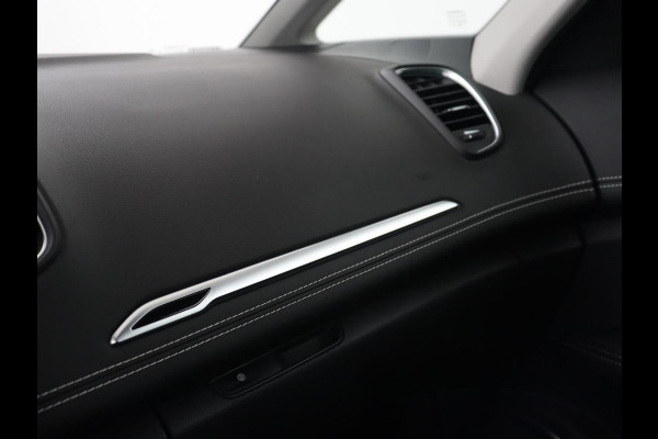 Renault Scénic 1.3 TCe Bose | Leder | Trekhaak | Stoel & stuurverwarming | Head-Up | Camera | Massage | Carplay | Navigatie | Full LED | Park Assist | Climate control | Cruise control