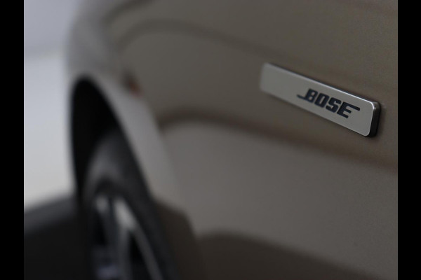 Renault Scénic 1.3 TCe Bose | Leder | Trekhaak | Stoel & stuurverwarming | Head-Up | Camera | Massage | Carplay | Navigatie | Full LED | Park Assist | Climate control | Cruise control