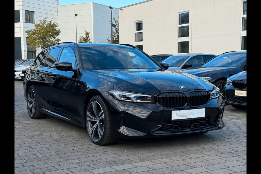BMW 3 Serie Touring 320d xDrive M-SPORT ** LED, NAVI+, LEDER, PANORAMA, H&K, HuD, TREKH, 19-inch LMV ** 1e EIG - UNFALLFREI ** ** INFORMEER OOK NAAR ONZE AANTREKKELIJKE FINANCIAL-LEASE TARIEVEN **