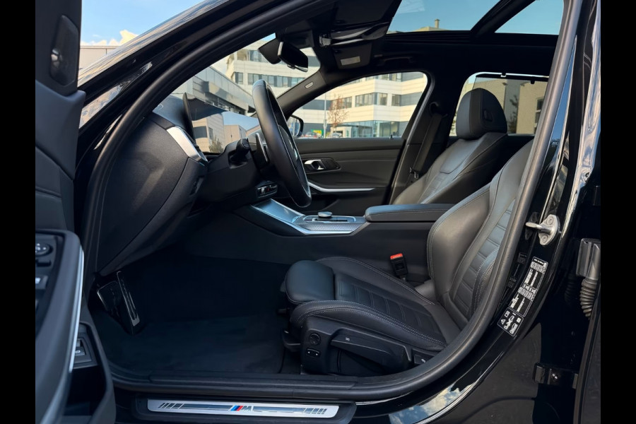 BMW 3 Serie Touring 320d xDrive M-SPORT ** LED, NAVI+, LEDER, PANORAMA, H&K, HuD, TREKH, 19-inch LMV ** 1e EIG - UNFALLFREI ** ** INFORMEER OOK NAAR ONZE AANTREKKELIJKE FINANCIAL-LEASE TARIEVEN **