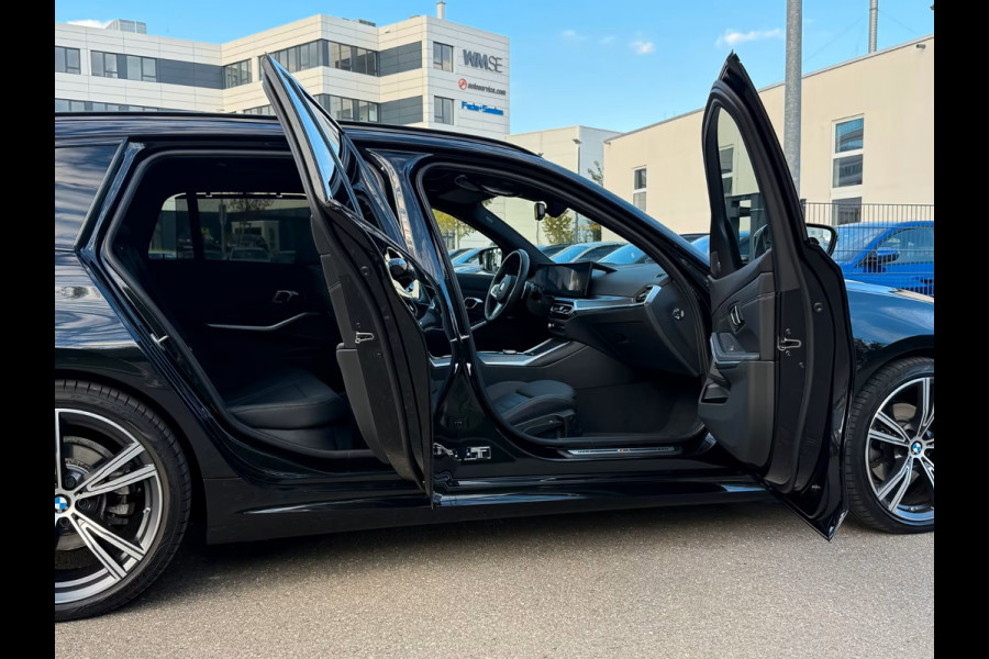 BMW 3 Serie Touring 320d xDrive M-SPORT ** LED, NAVI+, LEDER, PANORAMA, H&K, HuD, TREKH, 19-inch LMV ** 1e EIG - UNFALLFREI ** ** INFORMEER OOK NAAR ONZE AANTREKKELIJKE FINANCIAL-LEASE TARIEVEN **