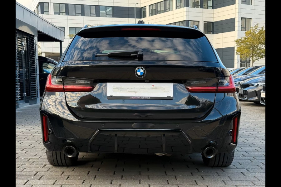 BMW 3 Serie Touring 320d xDrive M-SPORT ** LED, NAVI+, LEDER, PANORAMA, H&K, HuD, TREKH, 19-inch LMV ** 1e EIG - UNFALLFREI ** ** INFORMEER OOK NAAR ONZE AANTREKKELIJKE FINANCIAL-LEASE TARIEVEN **