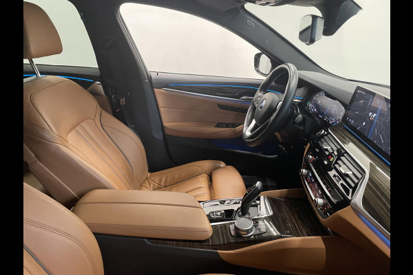 BMW 5 Serie Touring 530e Business Edition Plus 292 PK Aut. Leder Navi Carplay Cruise Control Full LED PDC VA + Camera