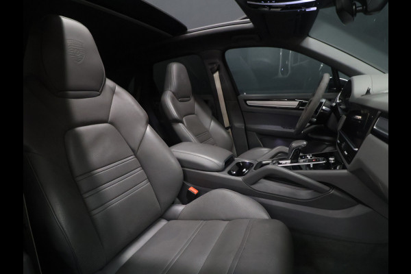 Porsche Cayenne 3.0 E-Hybrid Platinum Edition [SCHUIFKANTELDAK, SPORT CHRONO, SOFTCLOSE, TREKHAAK INKLAPBAAR, LUCHTVERING, APPLE CARPLAY, ANDROID, MEMORY SEATS, BOSE SOUND, 360 CAMERA, HEAD-UP, ADAPTIVE CRUISE, STOELVENTILATIE, STOELVERW
