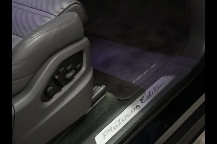 Porsche Cayenne 3.0 E-Hybrid Platinum Edition [SCHUIFKANTELDAK, SPORT CHRONO, SOFTCLOSE, TREKHAAK INKLAPBAAR, LUCHTVERING, APPLE CARPLAY, ANDROID, MEMORY SEATS, BOSE SOUND, 360 CAMERA, HEAD-UP, ADAPTIVE CRUISE, STOELVENTILATIE, STOELVERW