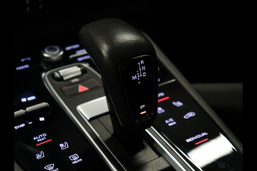 Porsche Cayenne 3.0 E-Hybrid Platinum Edition [SCHUIFKANTELDAK, SPORT CHRONO, SOFTCLOSE, TREKHAAK INKLAPBAAR, LUCHTVERING, APPLE CARPLAY, ANDROID, MEMORY SEATS, BOSE SOUND, 360 CAMERA, HEAD-UP, ADAPTIVE CRUISE, STOELVENTILATIE, STOELVERW