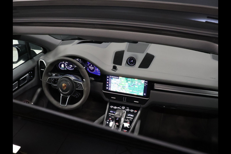 Porsche Cayenne 3.0 E-Hybrid Platinum Edition [SCHUIFKANTELDAK, SPORT CHRONO, SOFTCLOSE, TREKHAAK INKLAPBAAR, LUCHTVERING, APPLE CARPLAY, ANDROID, MEMORY SEATS, BOSE SOUND, 360 CAMERA, HEAD-UP, ADAPTIVE CRUISE, STOELVENTILATIE, STOELVERW