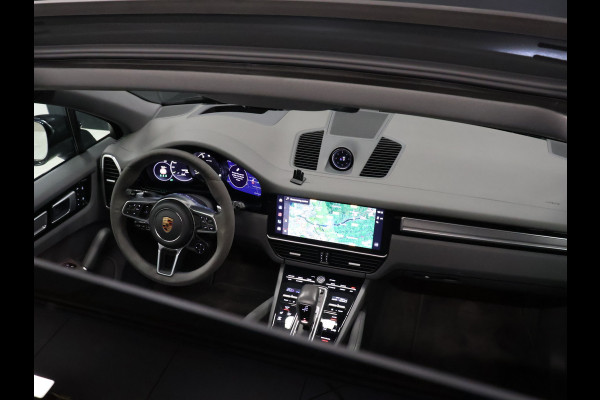 Porsche Cayenne 3.0 E-Hybrid Platinum Edition [SCHUIFKANTELDAK, SPORT CHRONO, SOFTCLOSE, TREKHAAK INKLAPBAAR, LUCHTVERING, APPLE CARPLAY, ANDROID, MEMORY SEATS, BOSE SOUND, 360 CAMERA, HEAD-UP, ADAPTIVE CRUISE, STOELVENTILATIE, STOELVERW