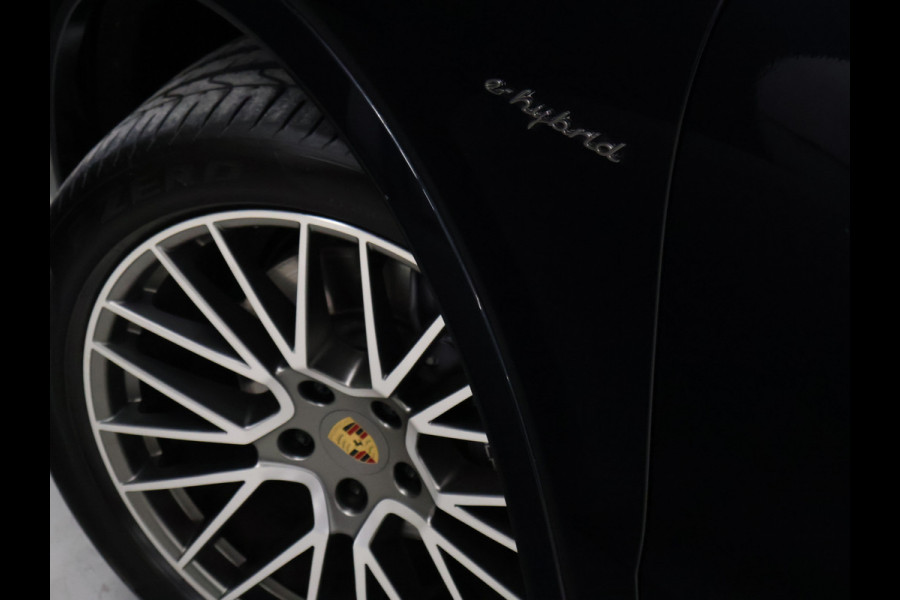 Porsche Cayenne 3.0 E-Hybrid Platinum Edition [SCHUIFKANTELDAK, SPORT CHRONO, SOFTCLOSE, TREKHAAK INKLAPBAAR, LUCHTVERING, APPLE CARPLAY, ANDROID, MEMORY SEATS, BOSE SOUND, 360 CAMERA, HEAD-UP, ADAPTIVE CRUISE, STOELVENTILATIE, STOELVERW