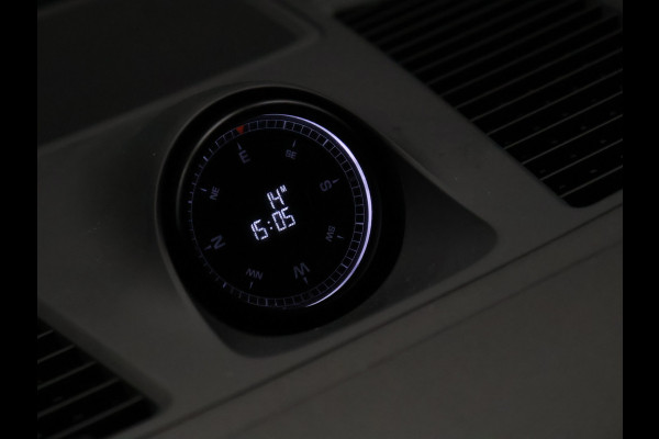 Porsche Cayenne 3.0 E-Hybrid Platinum Edition [SCHUIFKANTELDAK, SPORT CHRONO, SOFTCLOSE, TREKHAAK INKLAPBAAR, LUCHTVERING, APPLE CARPLAY, ANDROID, MEMORY SEATS, BOSE SOUND, 360 CAMERA, HEAD-UP, ADAPTIVE CRUISE, STOELVENTILATIE, STOELVERW