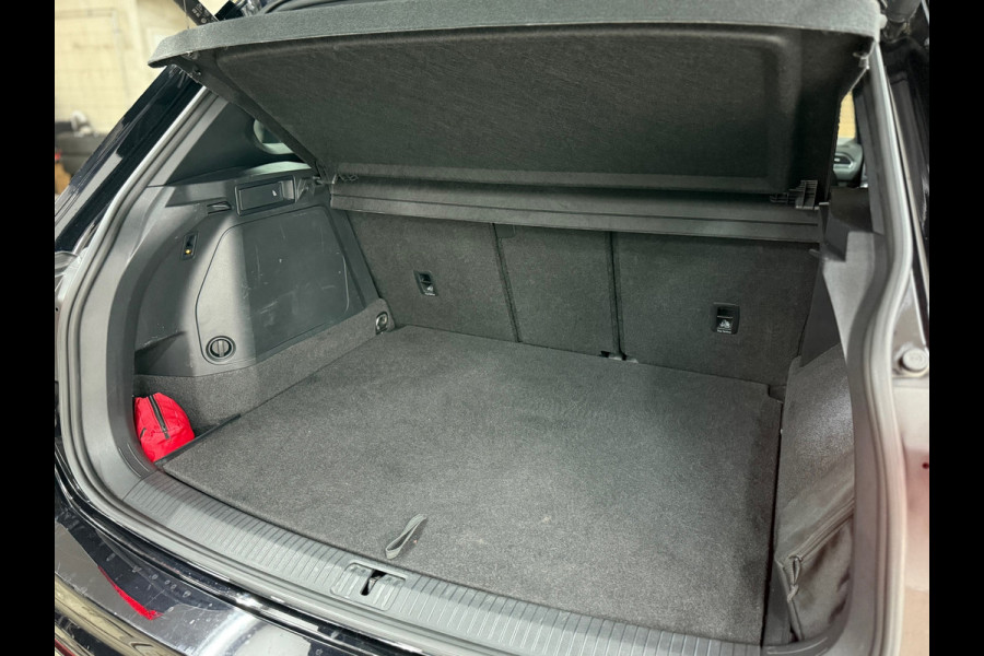 Volkswagen Tiguan 1.4 TSI eHybrid R-Line Business+ | Blackpack | Elek. Trekhaak | Matrix LED | Navigatie | 19' inch