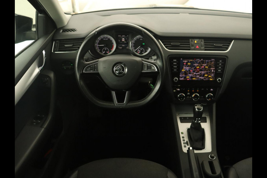 Škoda Octavia 1.6 TDI Greentech Clever Edition | Automaat | Carplay | Stoelverwarming | Navigatie | Cruise control | Climate control | Half leder