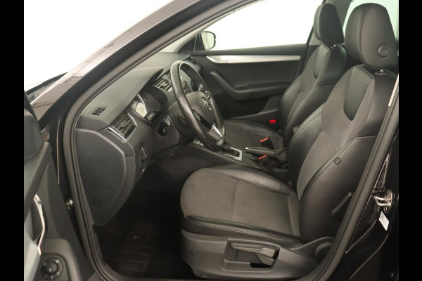 Škoda Octavia 1.6 TDI Greentech Clever Edition | Automaat | Carplay | Stoelverwarming | Navigatie | Cruise control | Climate control | Half leder