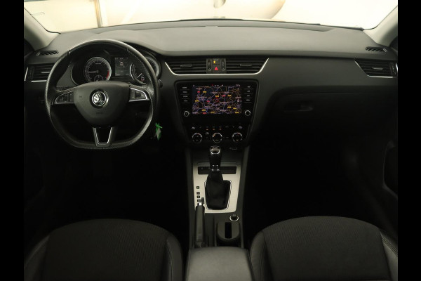 Škoda Octavia 1.6 TDI Greentech Clever Edition | Automaat | Carplay | Stoelverwarming | Navigatie | Cruise control | Climate control | Half leder