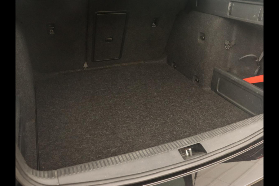 Škoda Octavia 1.6 TDI Greentech Clever Edition | Automaat | Carplay | Stoelverwarming | Navigatie | Cruise control | Climate control | Half leder